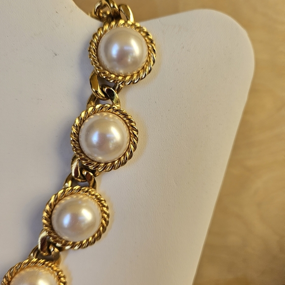 VINTAGE ANNE KLEIN CHUNKY ELEGANT GOLDTONE & FAUX PEARL CABOCHON NECKLACE CHOKER - Picture 4 of 10